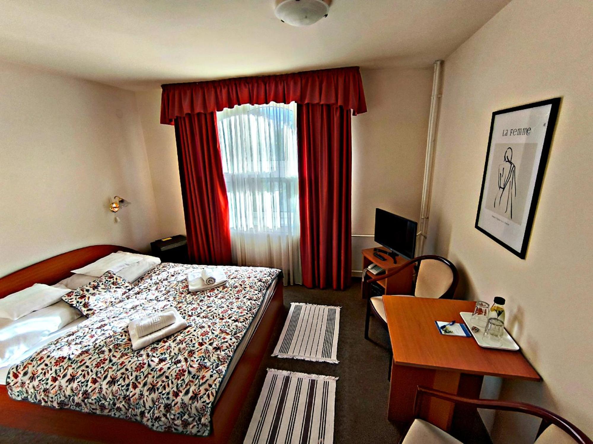 Atrium Hotel Харканы Экстерьер фото